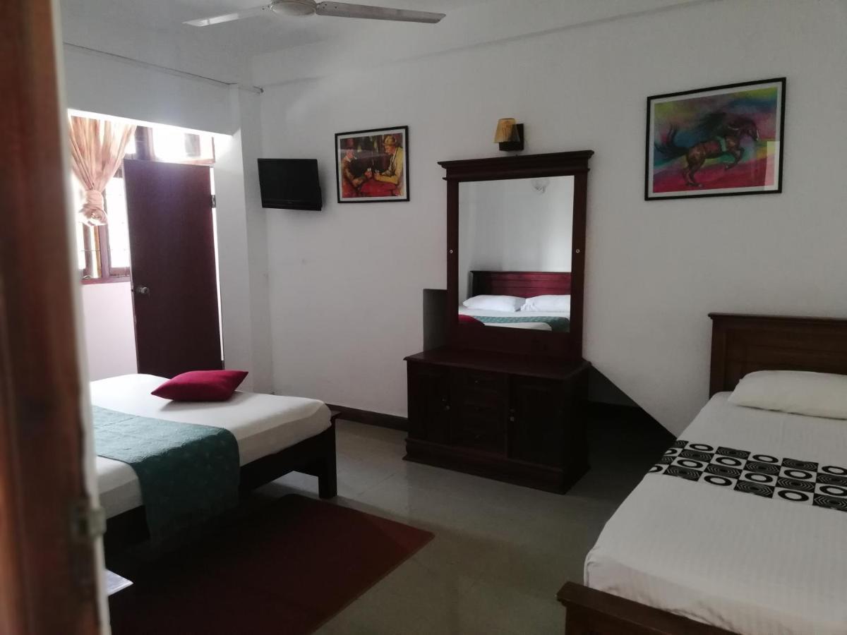 Days Inn B/B Kandy Dış mekan fotoğraf