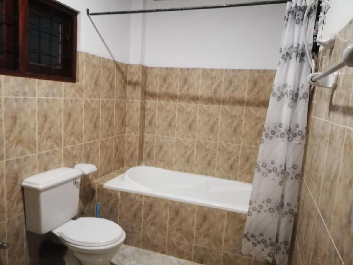 Days Inn B/B Kandy Dış mekan fotoğraf