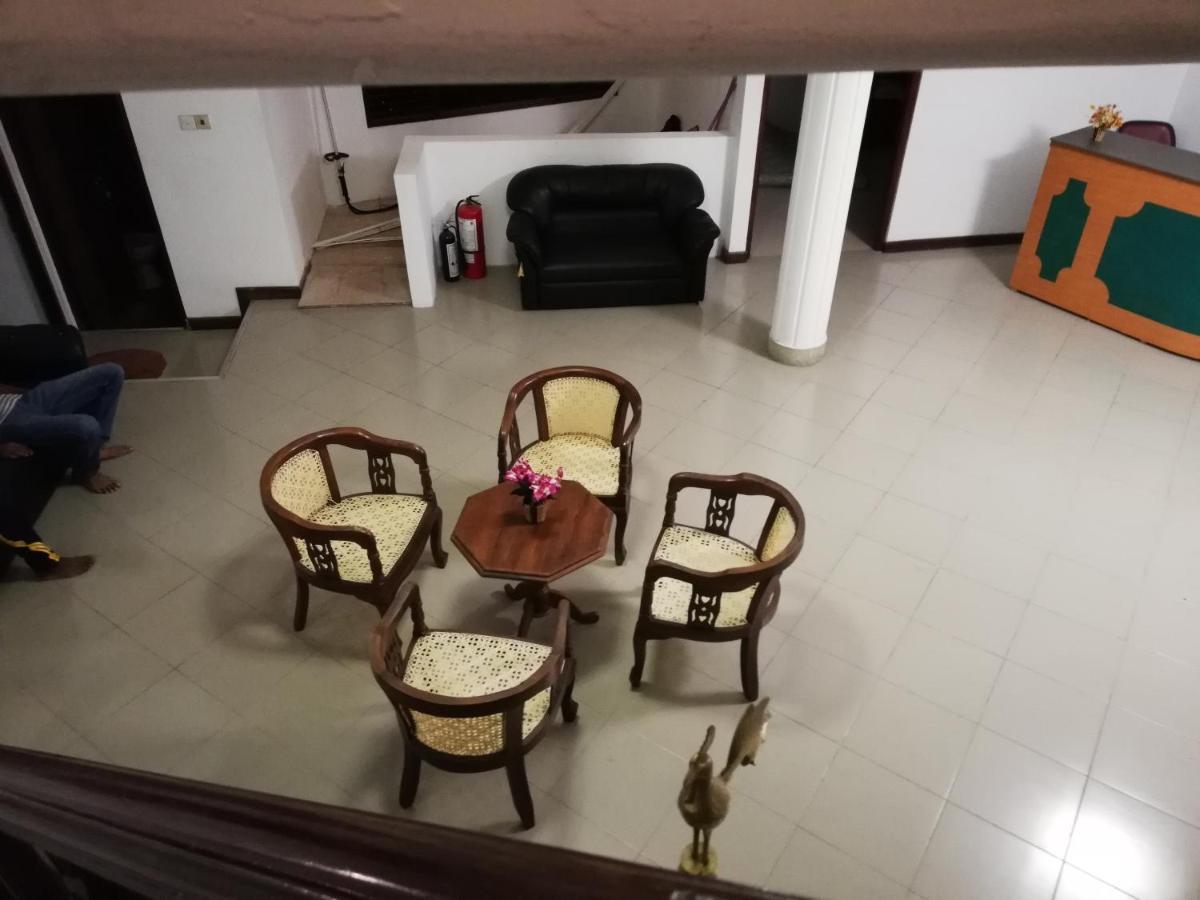Days Inn B/B Kandy Dış mekan fotoğraf
